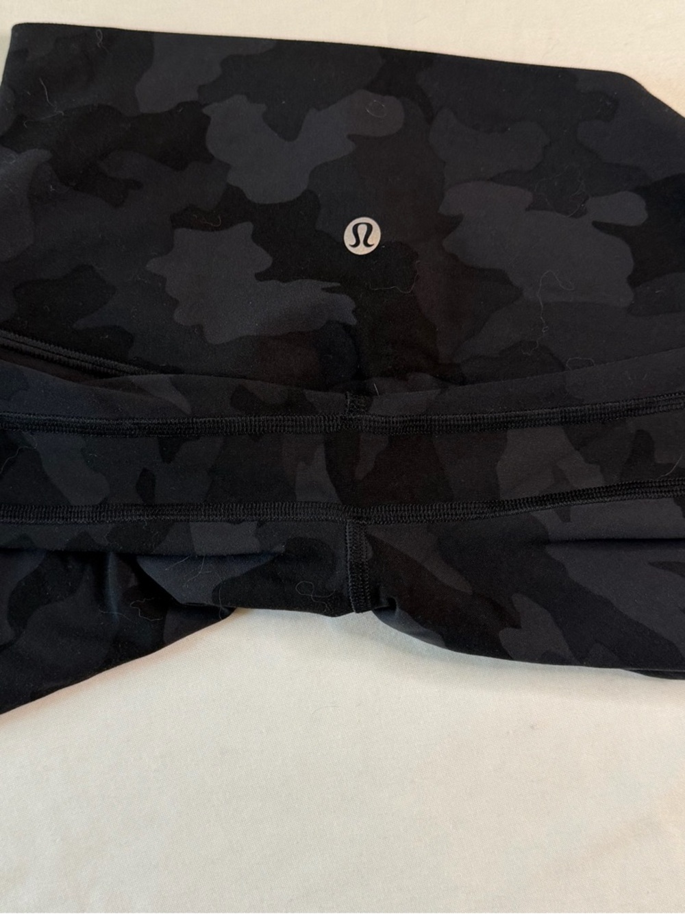 Lululemon Black Camo Align High Rise 8” Biker Shorts Size 4 Yoga Workout - Picture 4 of 5